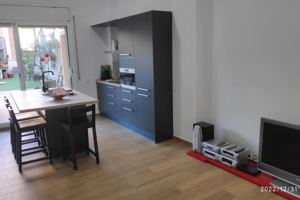 Precioso Apartamento Con Magnifico Patio. Сан-Фелиу-де-Льобрегат Экстерьер фото