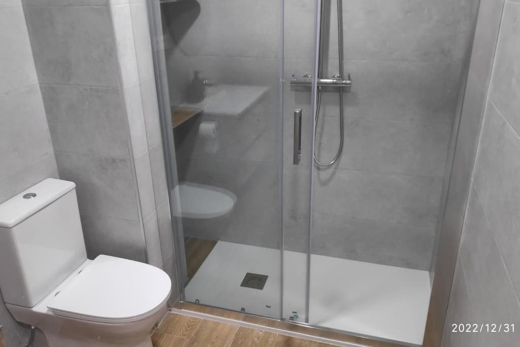 Precioso Apartamento Con Magnifico Patio. Сан-Фелиу-де-Льобрегат Экстерьер фото
