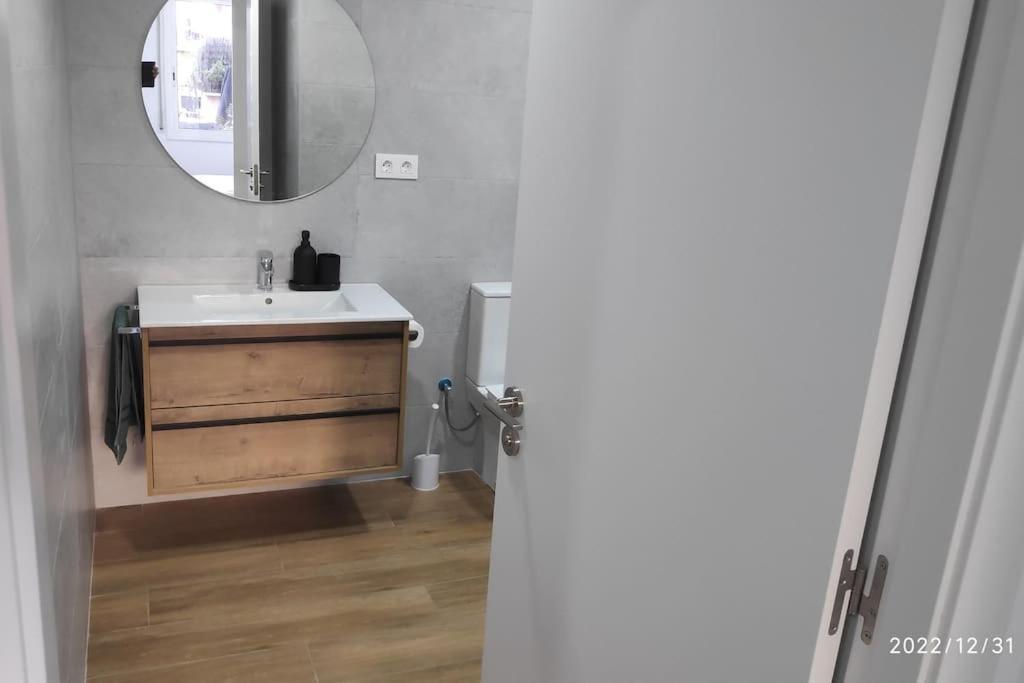 Precioso Apartamento Con Magnifico Patio. Сан-Фелиу-де-Льобрегат Экстерьер фото