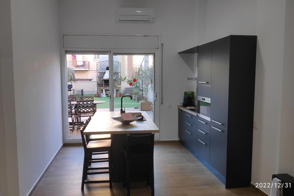 Precioso Apartamento Con Magnifico Patio. Сан-Фелиу-де-Льобрегат Экстерьер фото