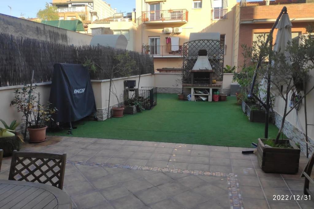 Precioso Apartamento Con Magnifico Patio. Сан-Фелиу-де-Льобрегат Экстерьер фото