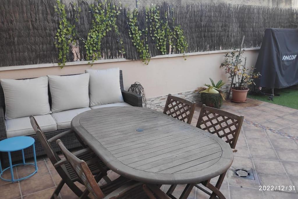 Precioso Apartamento Con Magnifico Patio. Сан-Фелиу-де-Льобрегат Экстерьер фото