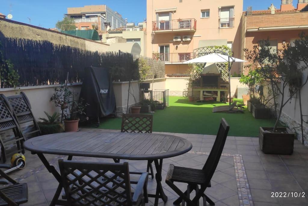 Precioso Apartamento Con Magnifico Patio. Сан-Фелиу-де-Льобрегат Экстерьер фото